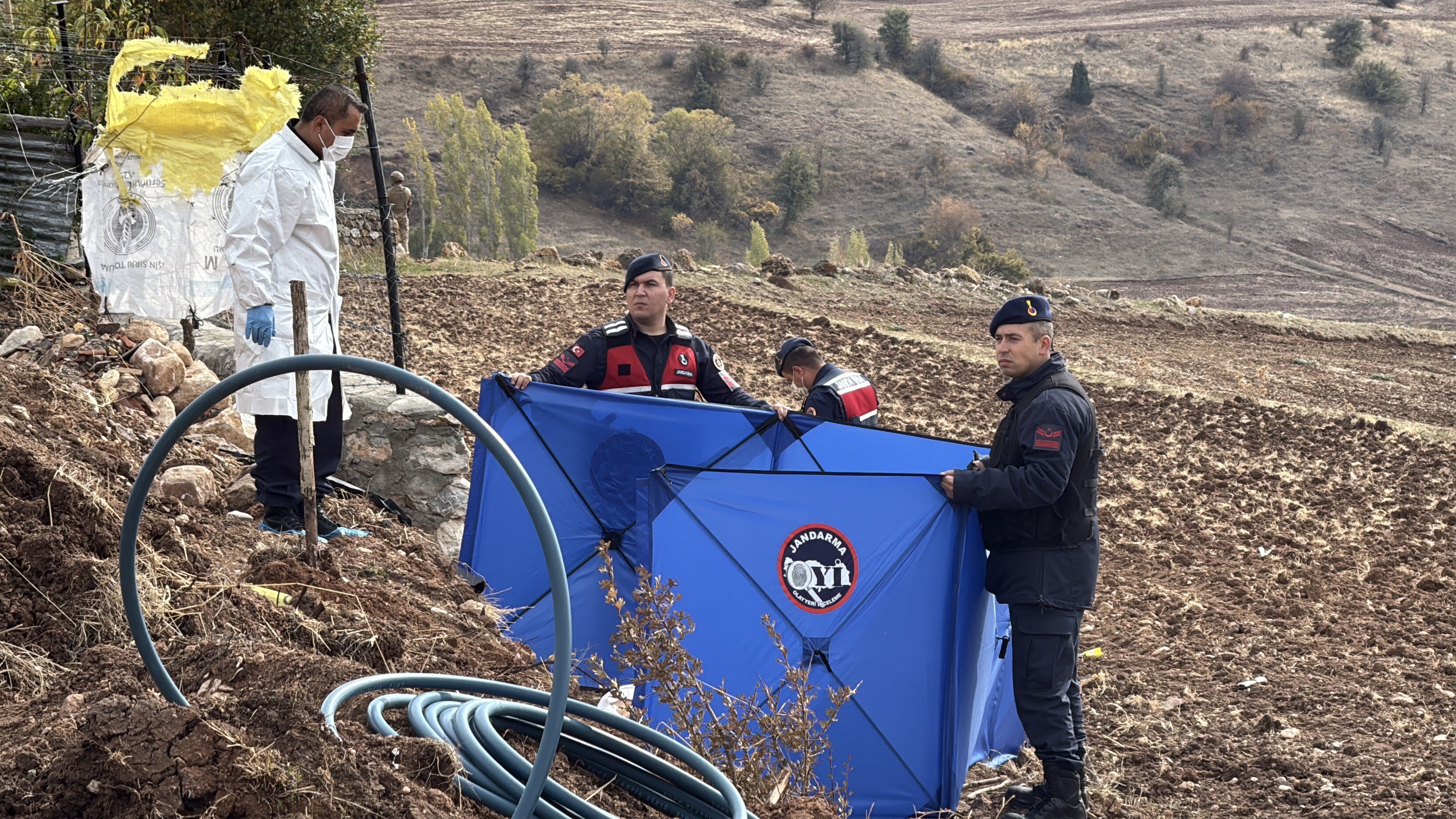 Sivas’ta arazi kavgası kanlı bitti: Komşusunu öldürüp jandarmaya ateş açtı-1