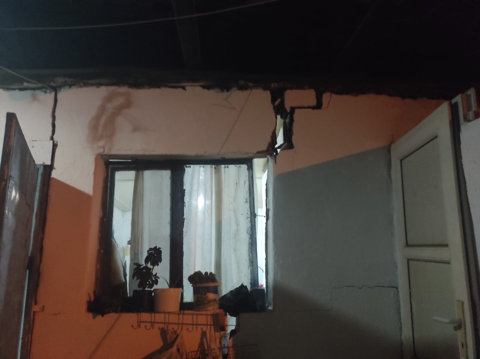 Manisa’da 6.1’lik depremin bilançosu: 83 yapı etkilendi, 42 kişi hastanelere başvurdu-2