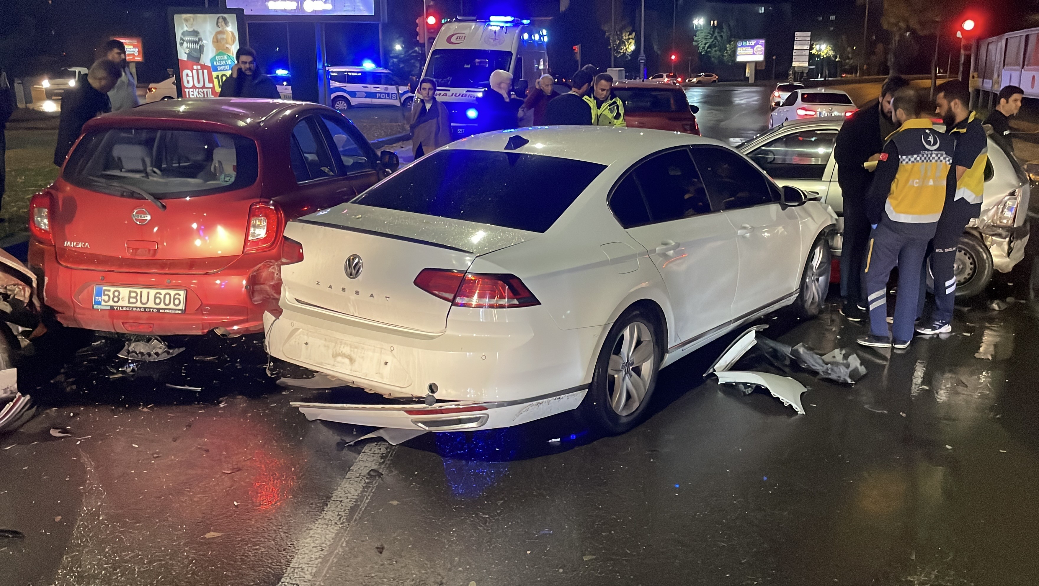 Sivas’ta zincirleme kaza: 5 araç birbirine girdi, 1 yaralı-2