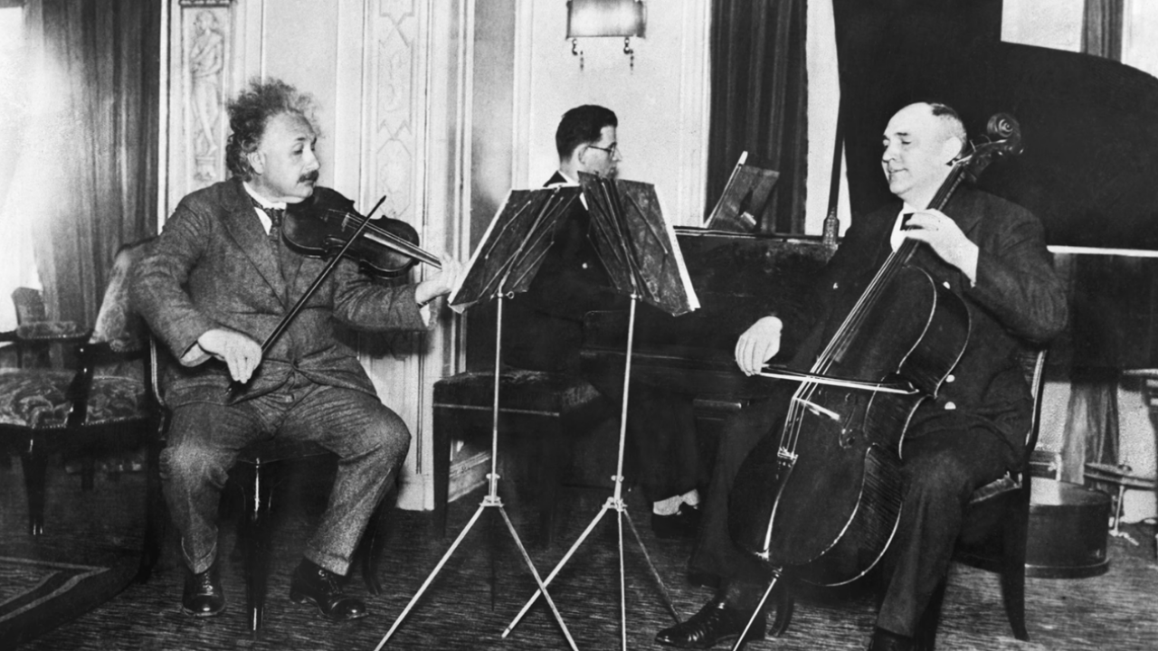 Albert Einstein’ın Nazilerden Sakladığı Keman Rekor Fiyata Satıldı (1)