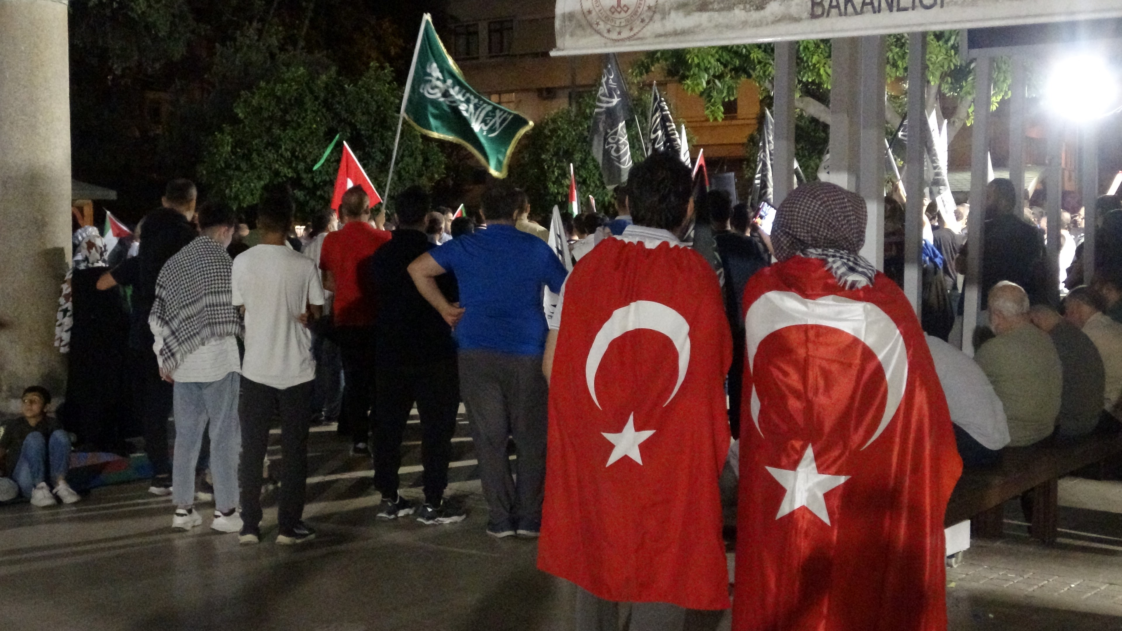 Antalya’da Yüzlerce Kişi Küresel Sumud Filosuna Destek İçin Toplandı (8)