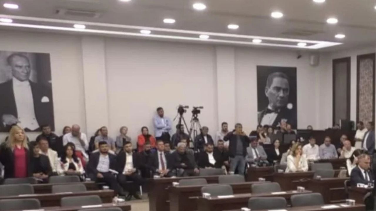 Başkan Akp’ye Geçti, Meclis Toplanamaz Hale Geldi