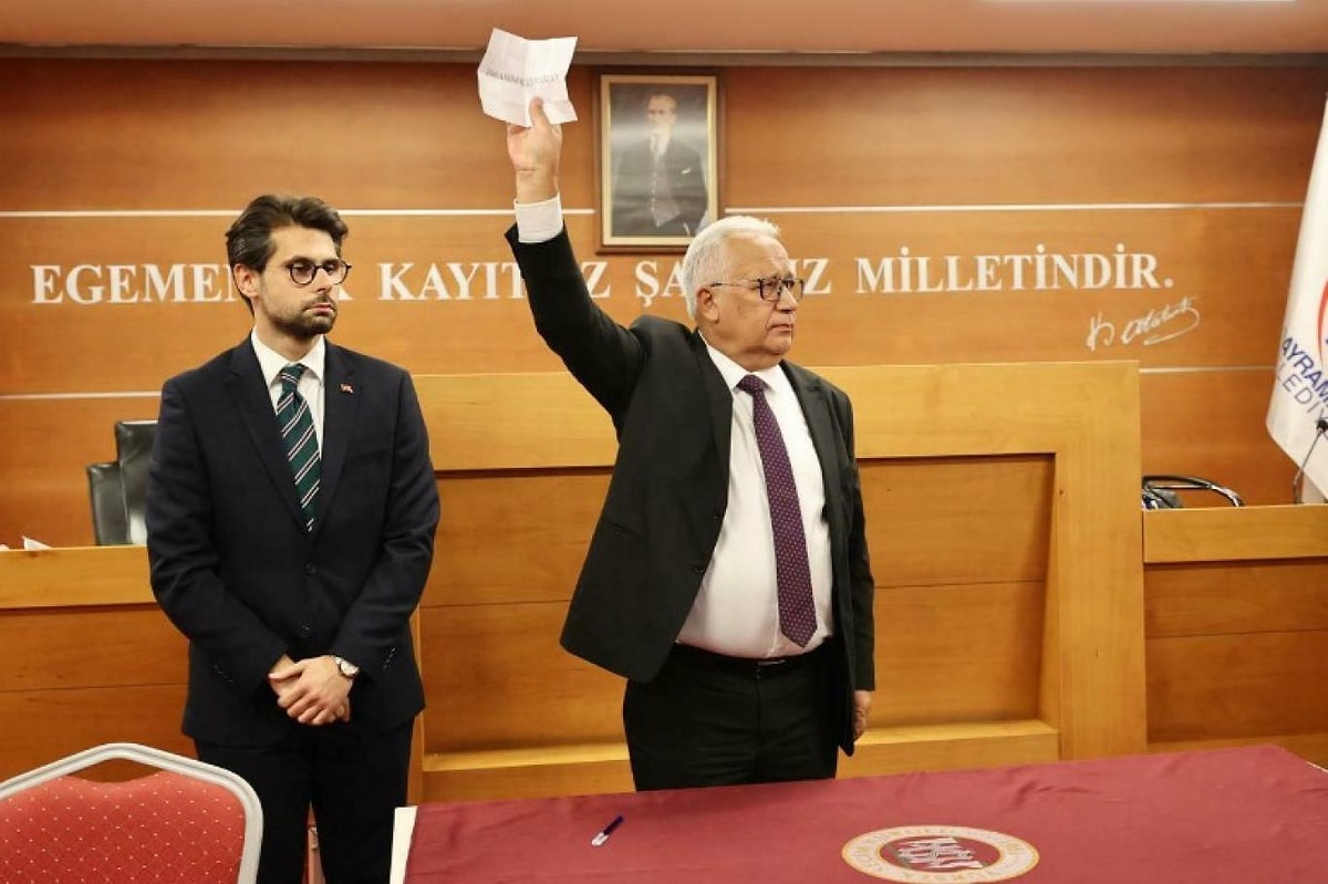 Bayrampaşa’da Olaylı Başkan Vekilliği Seçimi Oy Pusulası Krizi Salonu Karıştırdı 1