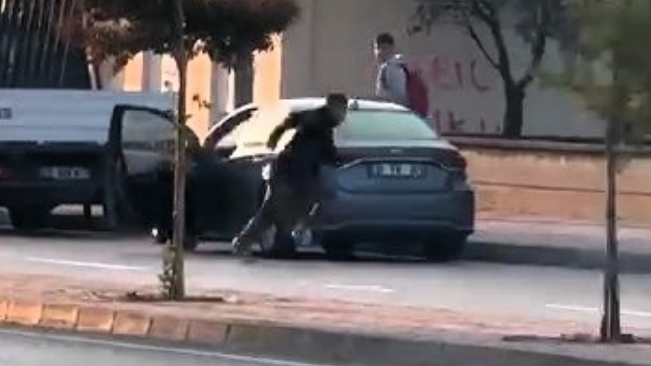 Denizli’de Bir Okulun Müdürü, Çocuklarının Önünde Silahla Vuruldu (2)