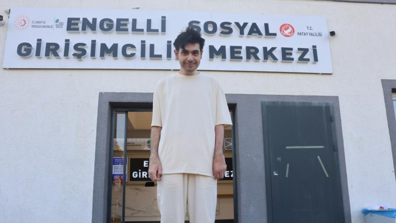 Deprem Sonrası 3 Yıldır Evden Çıkamayan Genç, Yıllar Sonra İlk Kez Banyo Yaptı!