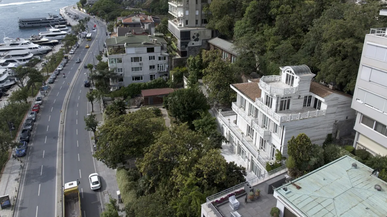 Fetö Firarisi Akın İpek’in Bebek’teki Beyaz Köşkü 1,1 Milyar Tl’ye Satıldı (1)