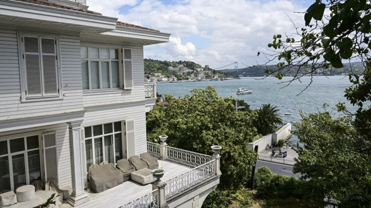 Fetö Firarisi Akın İpek’in Bebek’teki Beyaz Köşkü 1,1 Milyar Tl’ye Satıldı (2)