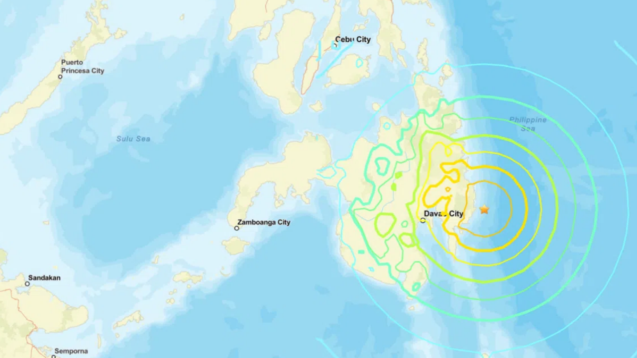Filipinler’de 7.6 Büyüklüğünde Deprem Tsunami Uyarısı Yapıldı (1)