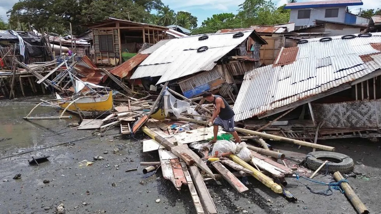 Filipinler’de 7.6 Büyüklüğünde Deprem Tsunami Uyarısı Yapıldı (2)