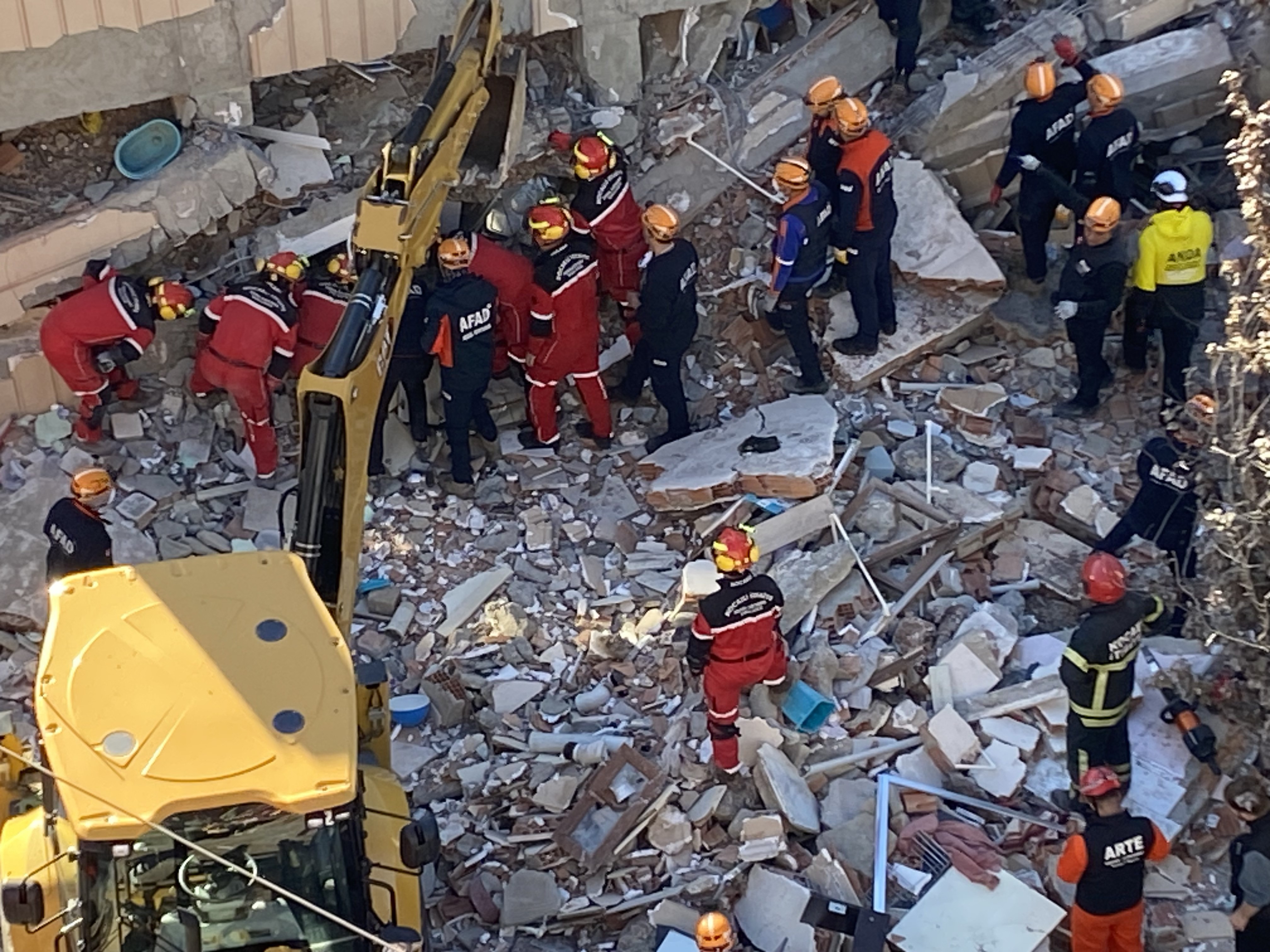 Gebze’de Çöken Binada Enkaz Altındaki Ailenin Kimlikleri Belli Oldu: Şok Detaylar Ortaya Çıktı! 03