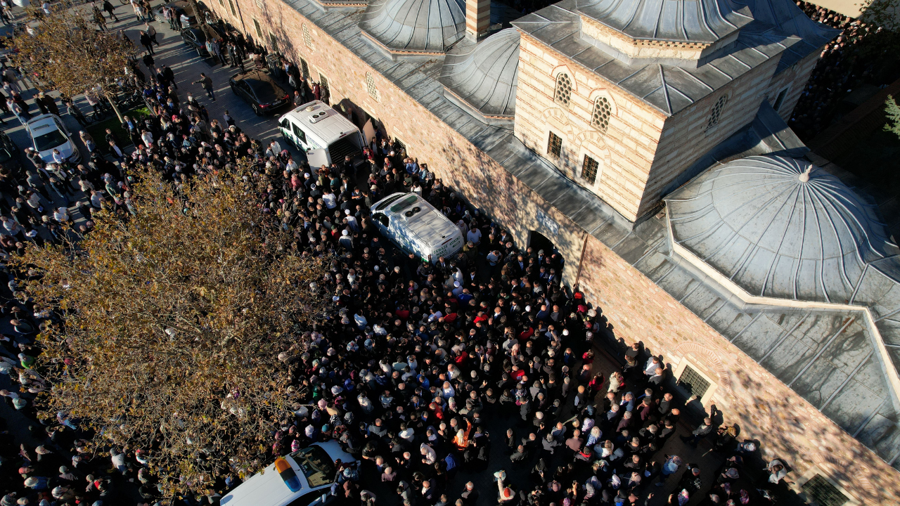 Gebze’de Enkaz Altında Kalarak Can Veren Bilir Ailesi Son Yolculuğuna Uğurlandı (2)