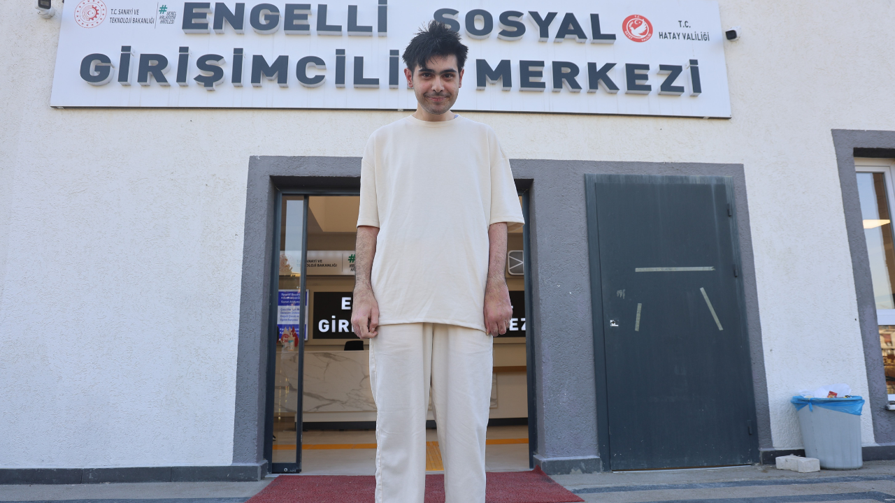 Hatay’daki Telefon Bağımlısı Genç 3 Yıl Sonra Ilk Kez Dışarı Çıktı Tıraş Oldu, Duş Aldı (2)