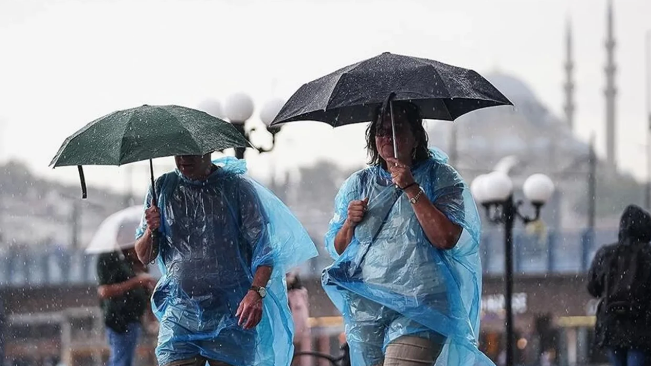 İstanbul’da Sağanak Alarmı Okullar Erken Tatil Edildi