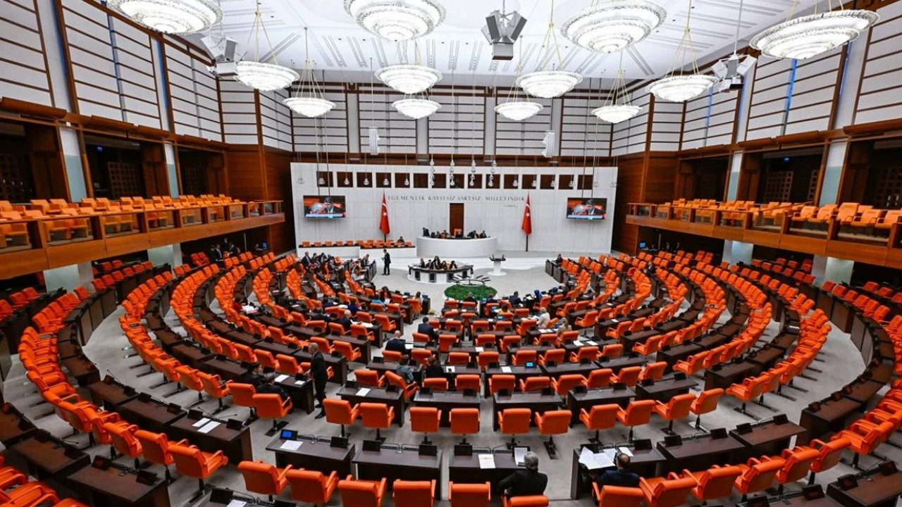 Meclis'e İlginç Talepler “Z Kuşağına Erken Emeklilik, Kadınlara Zorunlu Askerlik, Borcunu Ödeyemeyenlerin… (2)-1