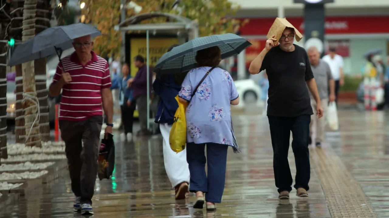 Meteoroloji Alarm Verdi Cuma Akşamı Sağanak Yağış Geliyor (2)