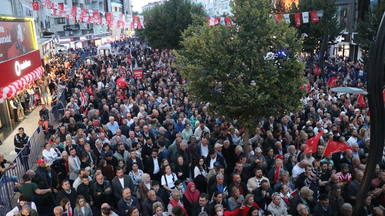Özgür Özel Bir Tane Fakir Kalmayacak (2)