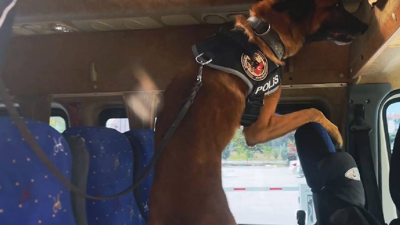 Van’da Okul Taşıtı Görünümlü Araçta 35 Kilo Metamfetamin Bulundu