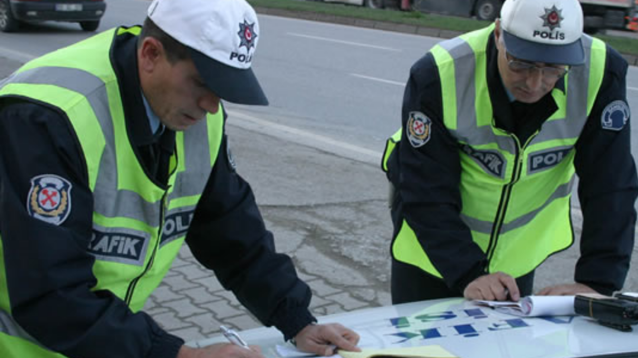 Yeni Trafik Düzenlemesi Yolda Ehliyetler Geri Alınacak, Cezalar Rekor Seviyeye Çıkıyor (2)