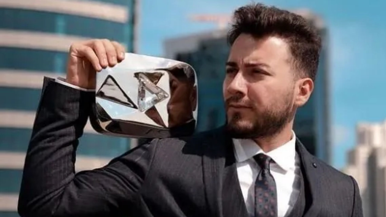 Youtube’un Ilk Fenomenlerinden Enes Batur, 16 Milyon Aboneli Kanalını Kapattı (3)