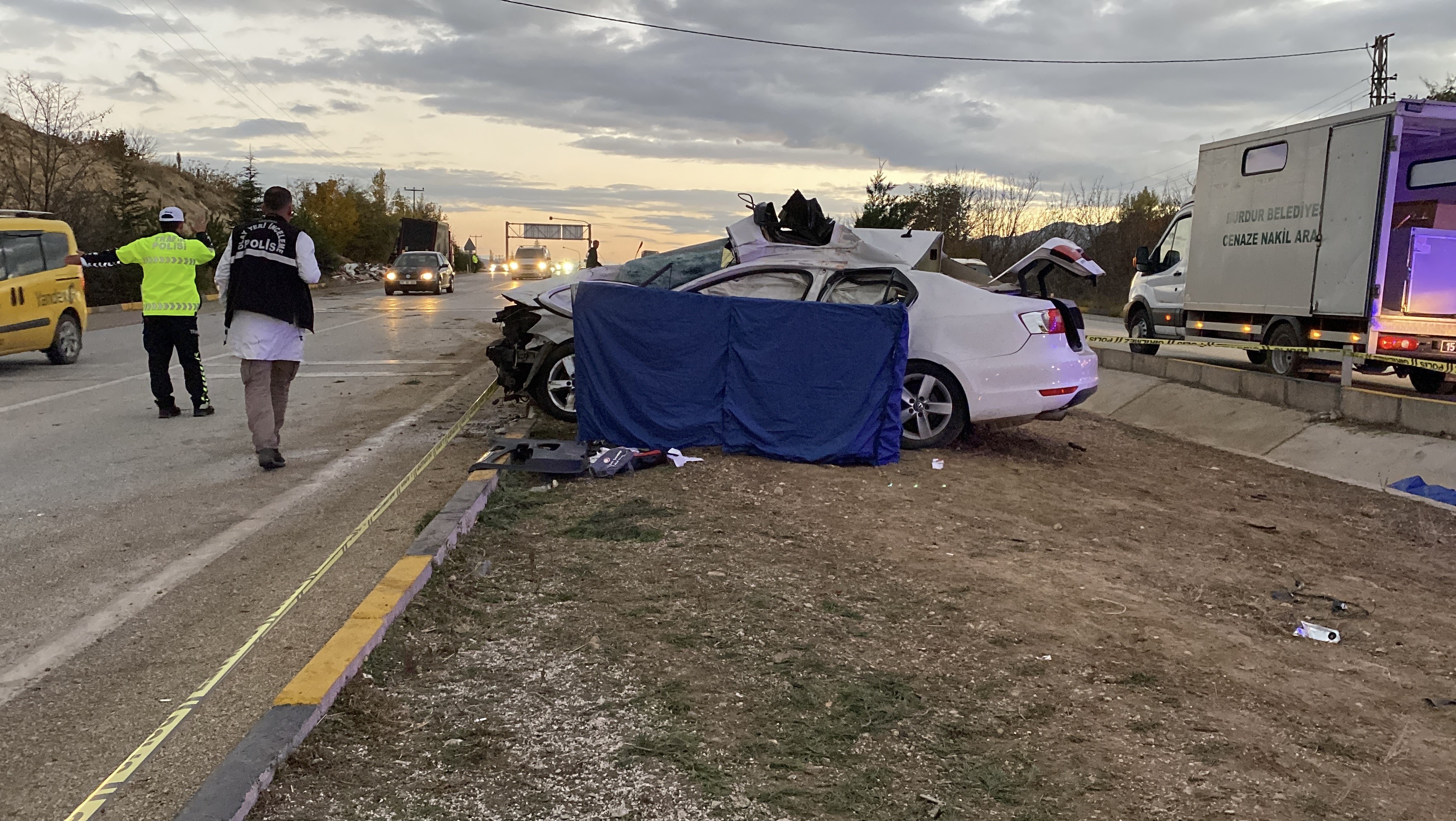 Burdur’da tır dehşeti: Öğretim görevlisi feci kazada hayatını kaybetti-1