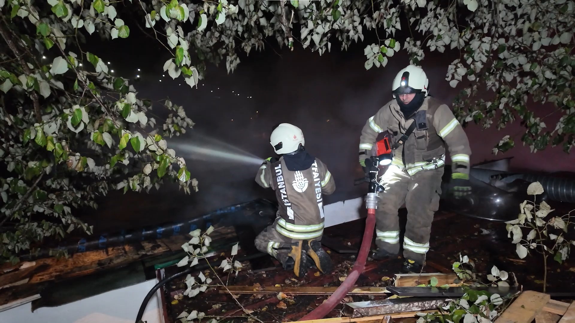 Beykoz’da şömine faciası: Restoran küle döndü