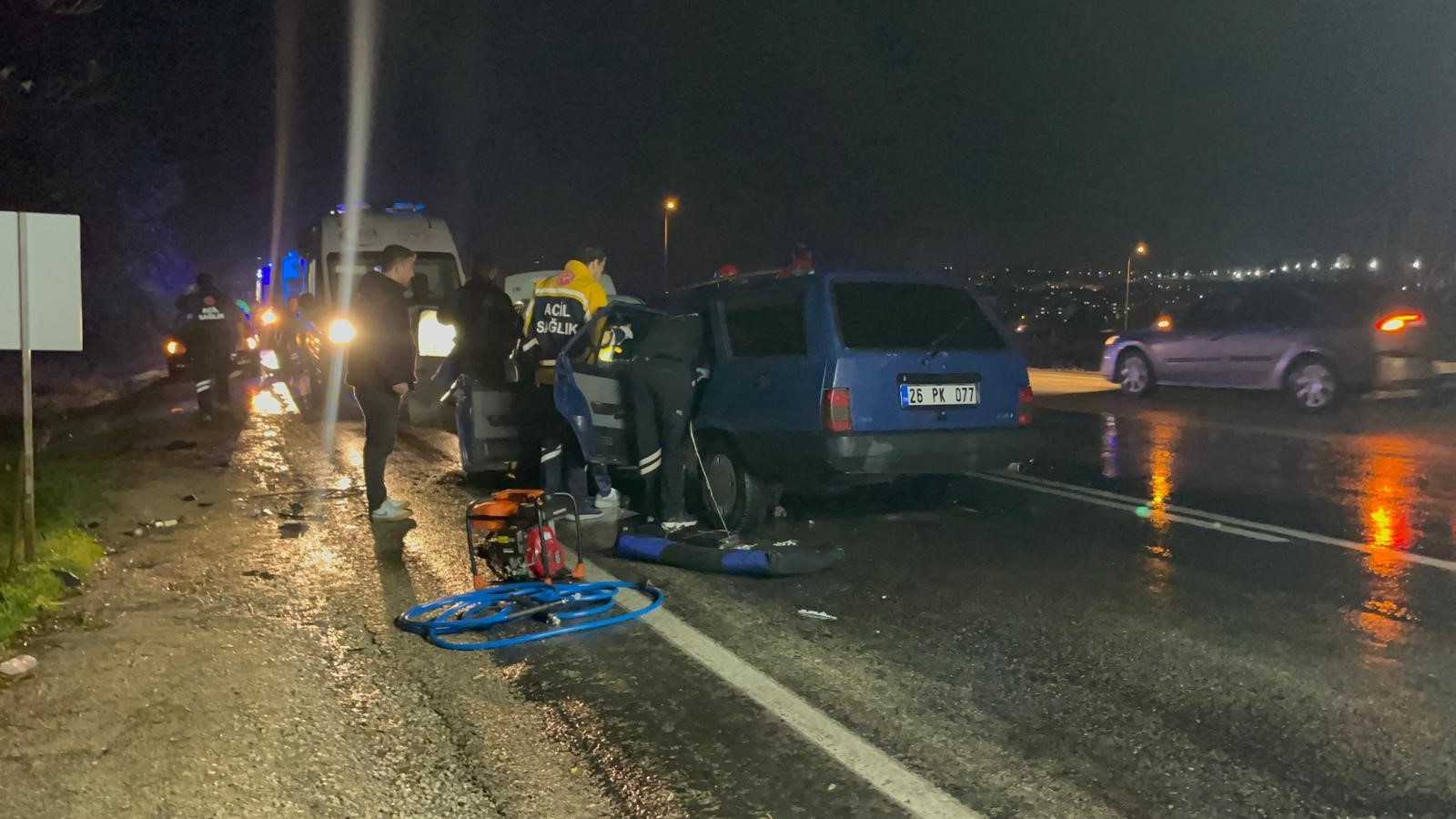 Eskişehir-Afyonkarahisar yolunda feci kaza: 3’ü çocuk 9 yaralı-1