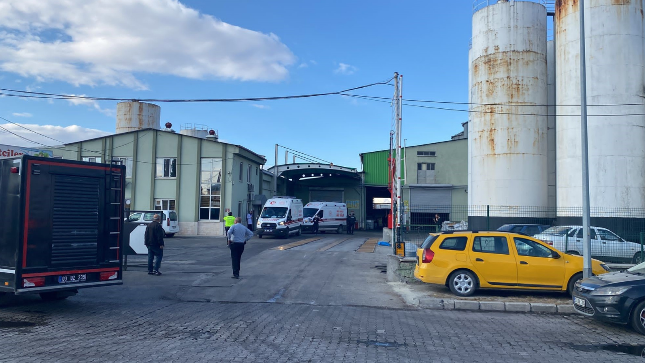 Afyonkarahisar’da Yağ Fabrikasında Patlama 1’I Ağır 10 Kişi Yaralandı (1)