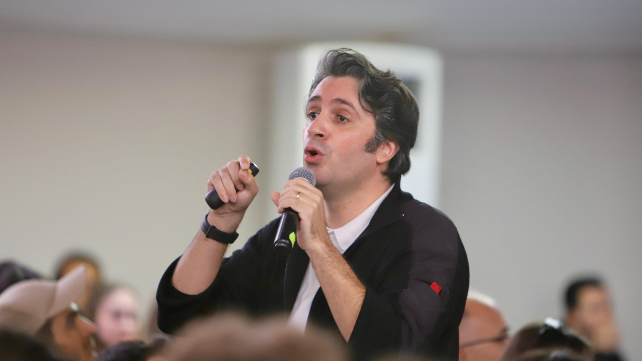 Akademisyen Behçet Yalın Özkara, Bankadan Hesabına Gelen 2,3 Milyon Lirayı Iade Etti (1)