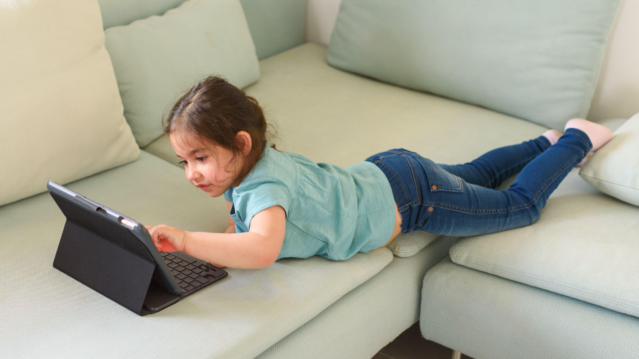 Anne Babalar Dikkat! Çocuğunuzun Eline Tablet Verirken Bir Daha Düşünün! (2)