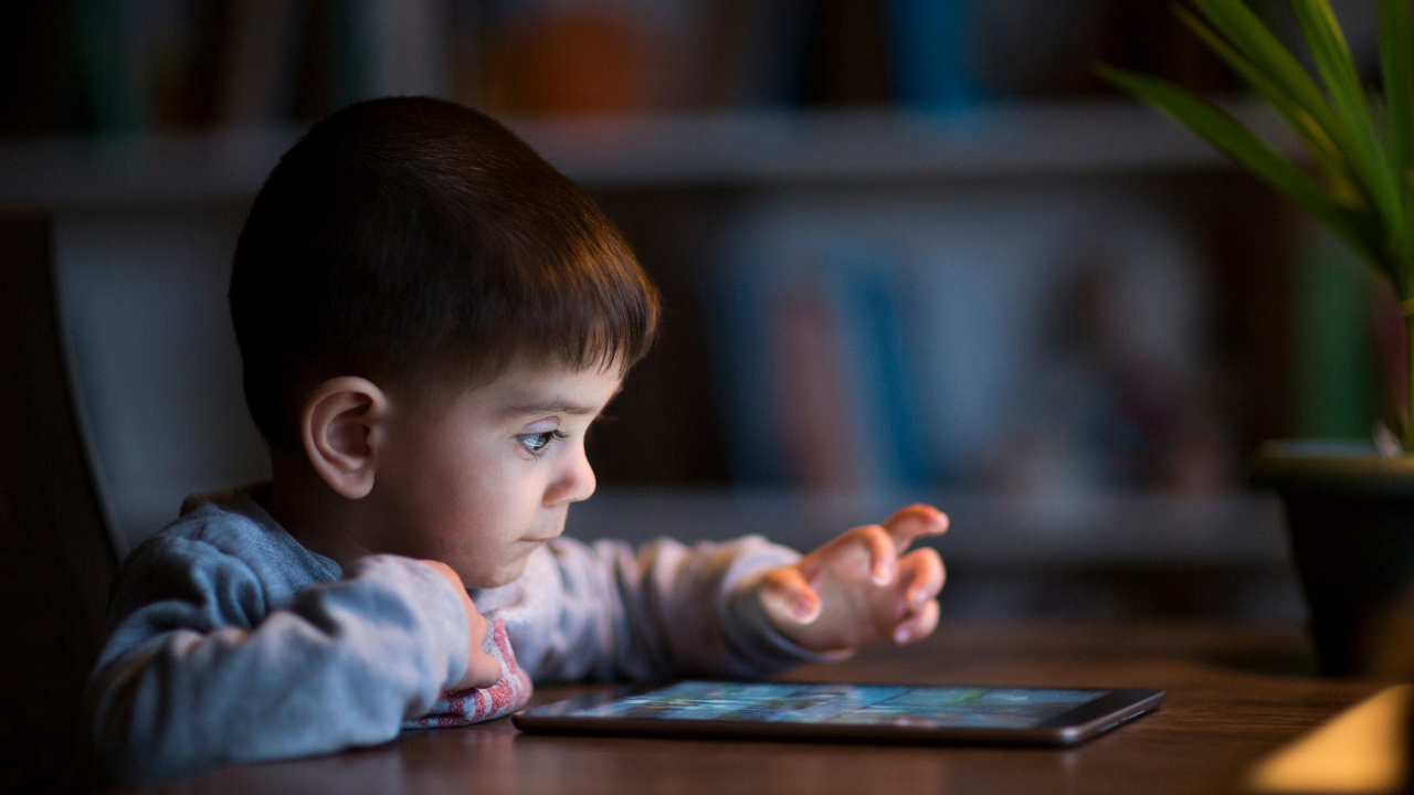 Anne Babalar Dikkat! Çocuğunuzun Eline Tablet Verirken Bir Daha Düşünün! (3)