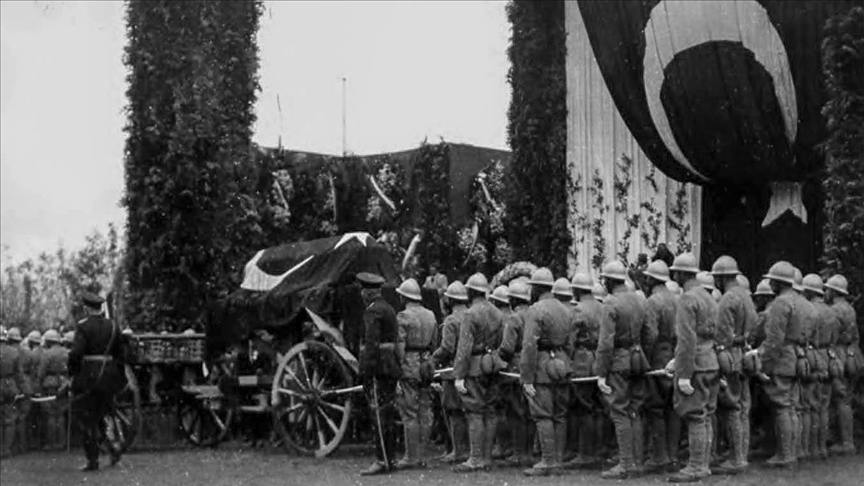 Arşivlerden Atatürk’ün Son Yolculuğu Ulusun Kederi Fotoğraflarda Can Buldu1