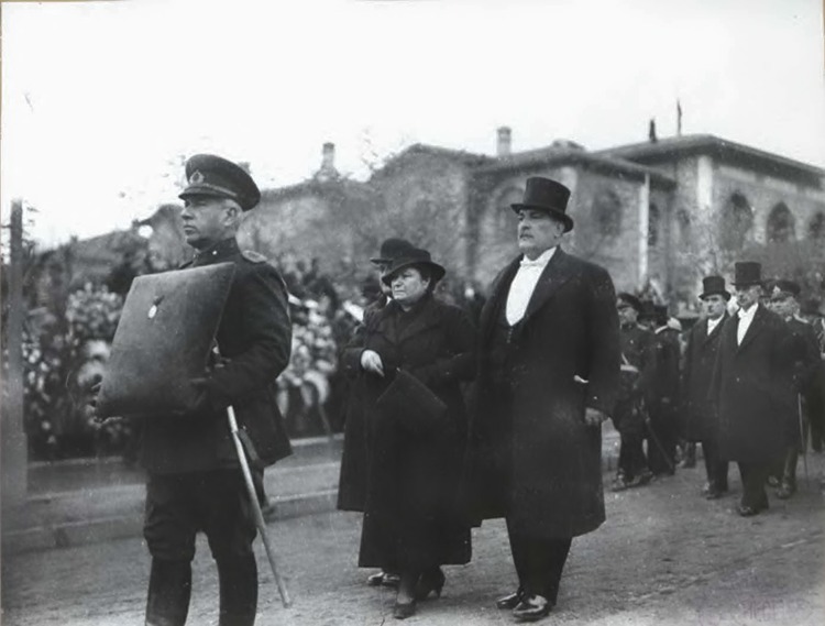 Arşivlerden Atatürk’ün Son Yolculuğu Ulusun Kederi Fotoğraflarda Can Buldu3