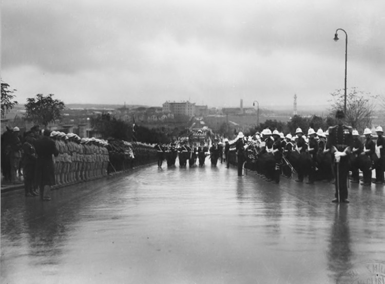 Arşivlerden Atatürk’ün Son Yolculuğu Ulusun Kederi Fotoğraflarda Can Buldu7