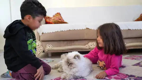 Hayatını Torunlarına Adayan Dede, Kirasını Ödeyemediği İçin Evden Çıkarılmak Üzere 3