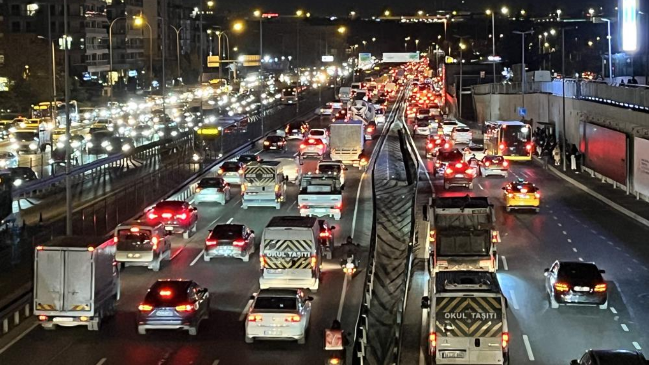 İstanbul’da Trafik Yoğunluğu Akşam Saatlerinde Yüzde 80'E Ulaştı (2)