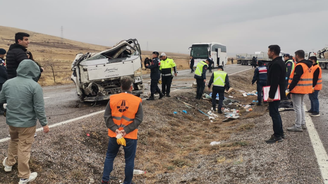 Kayseri’de Katliam Gibi Kaza Ölü Ve Yaralılar Var (1)