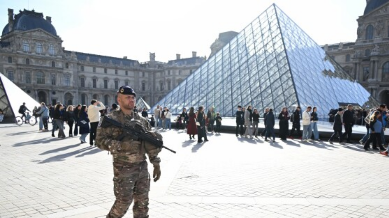 Louvre Soygununda Flaş Gelişme Profesyoneller Değil, Yerel Amatörler Çalmış! (1)