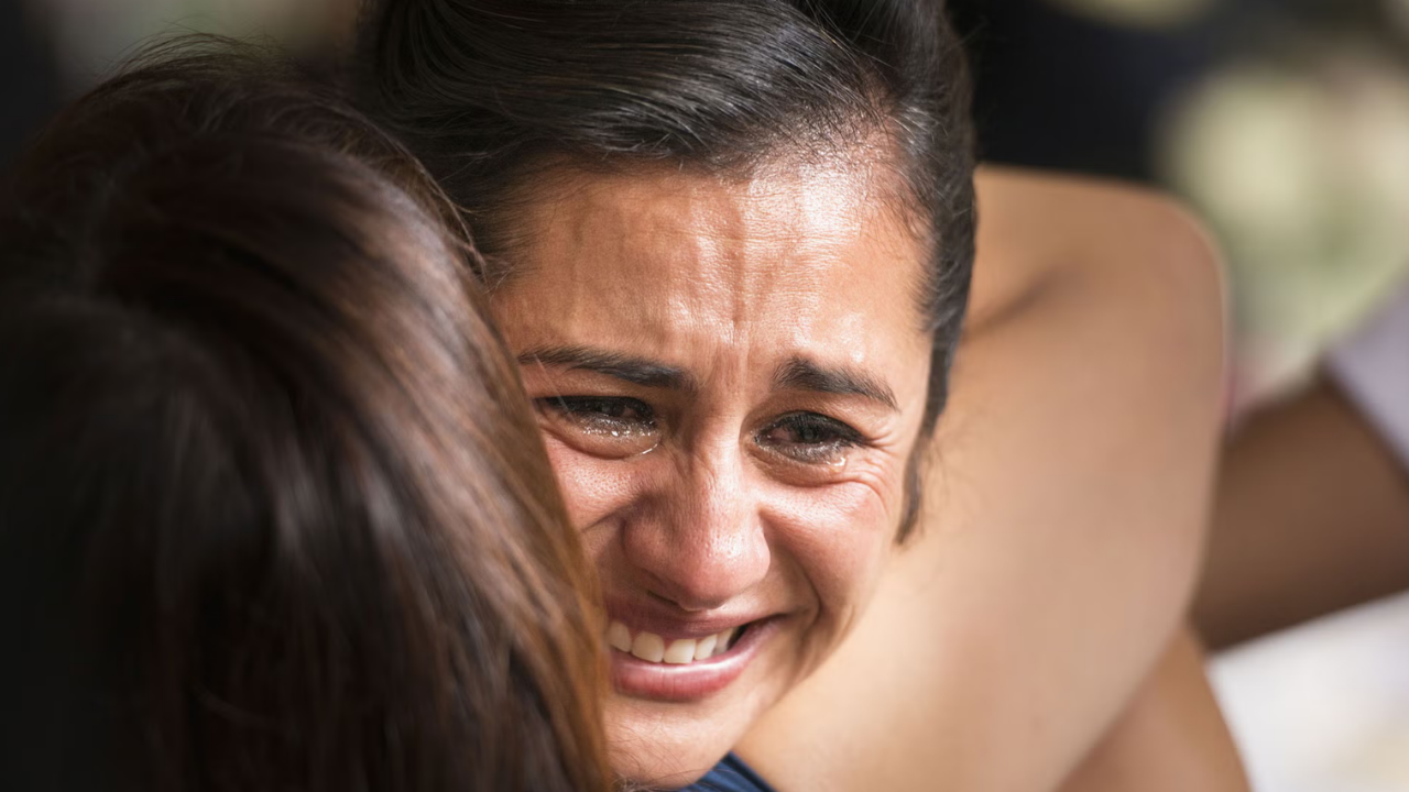 Mutlu Olunca Neden Ağlarız (1)