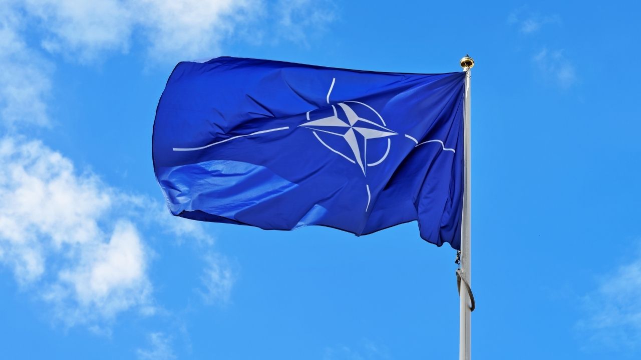 Nato Bayrağı