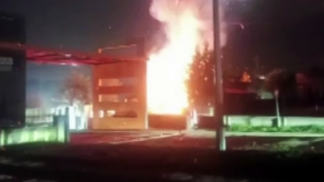 Sakarya Osb Girişinde Trafo Patladı! (1)