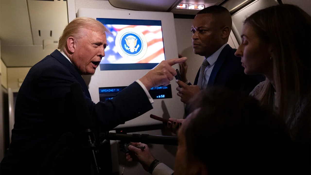 Trump’tan Epstein'i Soran Gazeteciye Sessiz Ol, Domuzcuk (1)