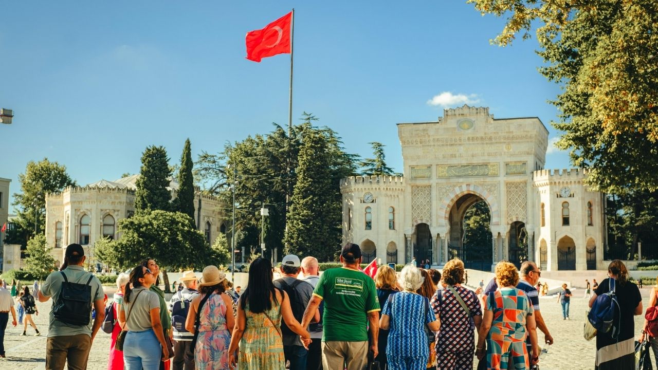 Turizmde 2025 Rekoru Türkiye 10 Ayda 55 Milyon Ziyaretçiyi Aştı