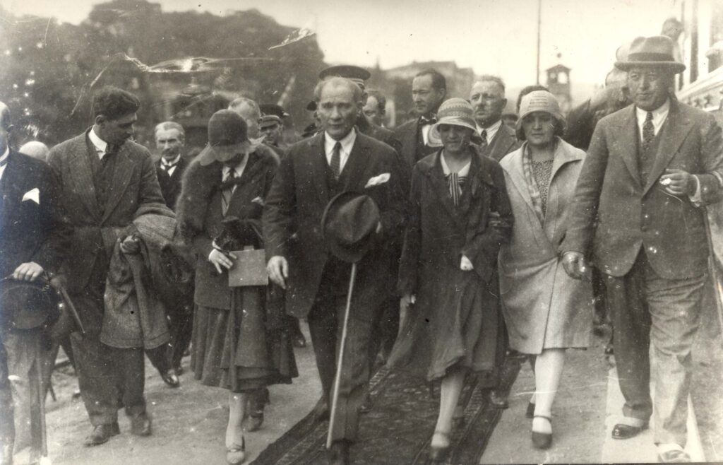 Ulu Önder Mustafa Kemal Atatürk’ün Ülkemize Kazandırdığı 13 Devrim 144