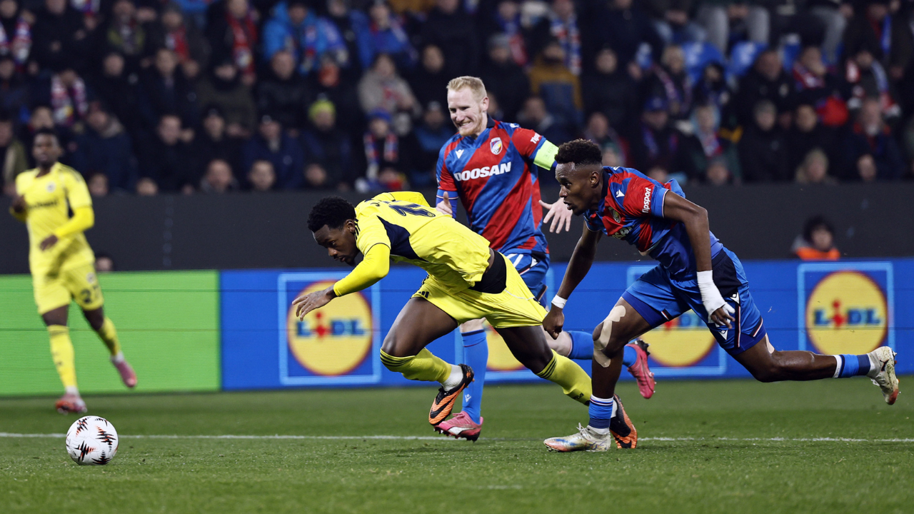 Viktoria Plzen – Fenerbahçe Maçında Sosyal Medyayı Ayağa Kaldıran Penaltı Kararı (2)