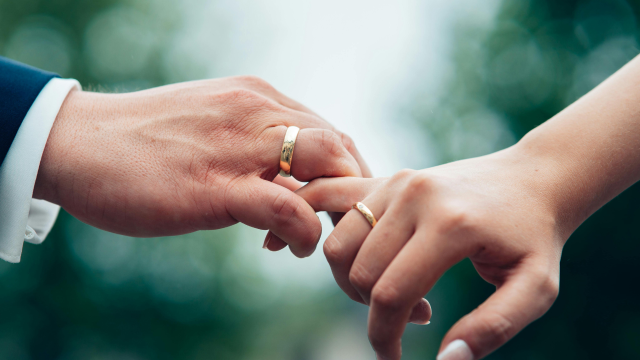 Yüzük Neden Yüzük Parmağına Takılır