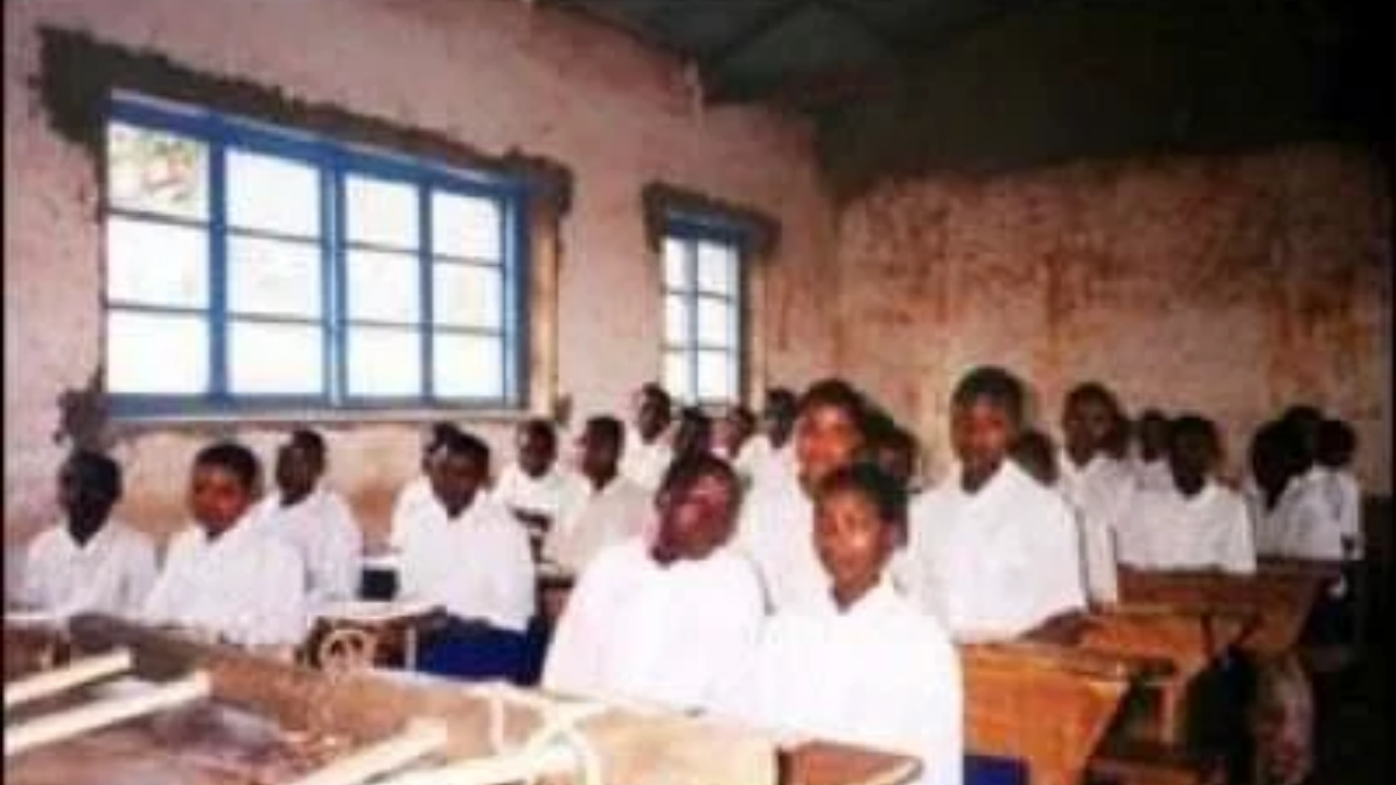 1962'De 18 Ay Süren Gülme Salgını (2)