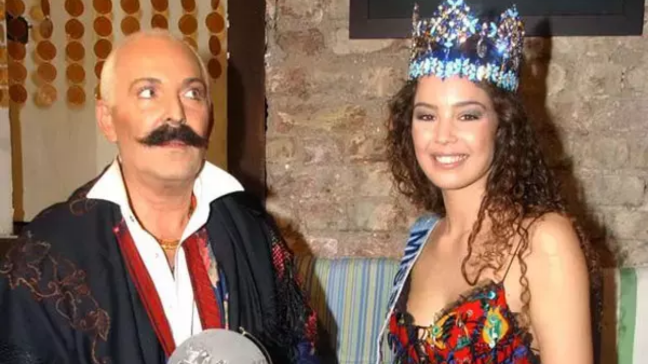 Azra Akın’ın “Dünya Güzeli” Seçilirken Giydiği 20 Liralık Elbise, (1)