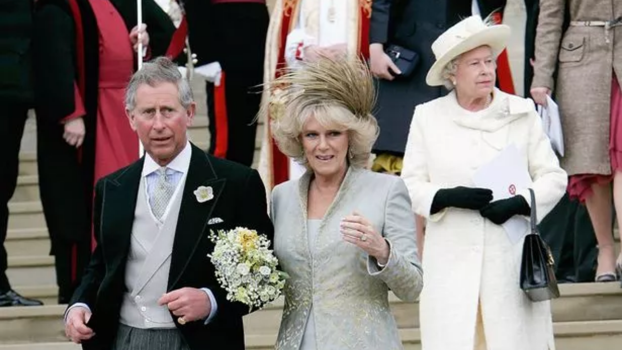 Camilla Kendi Düğününde Neden Beyaz Giyemedi Diana’nın Düğününde Beyaz Giymişti...