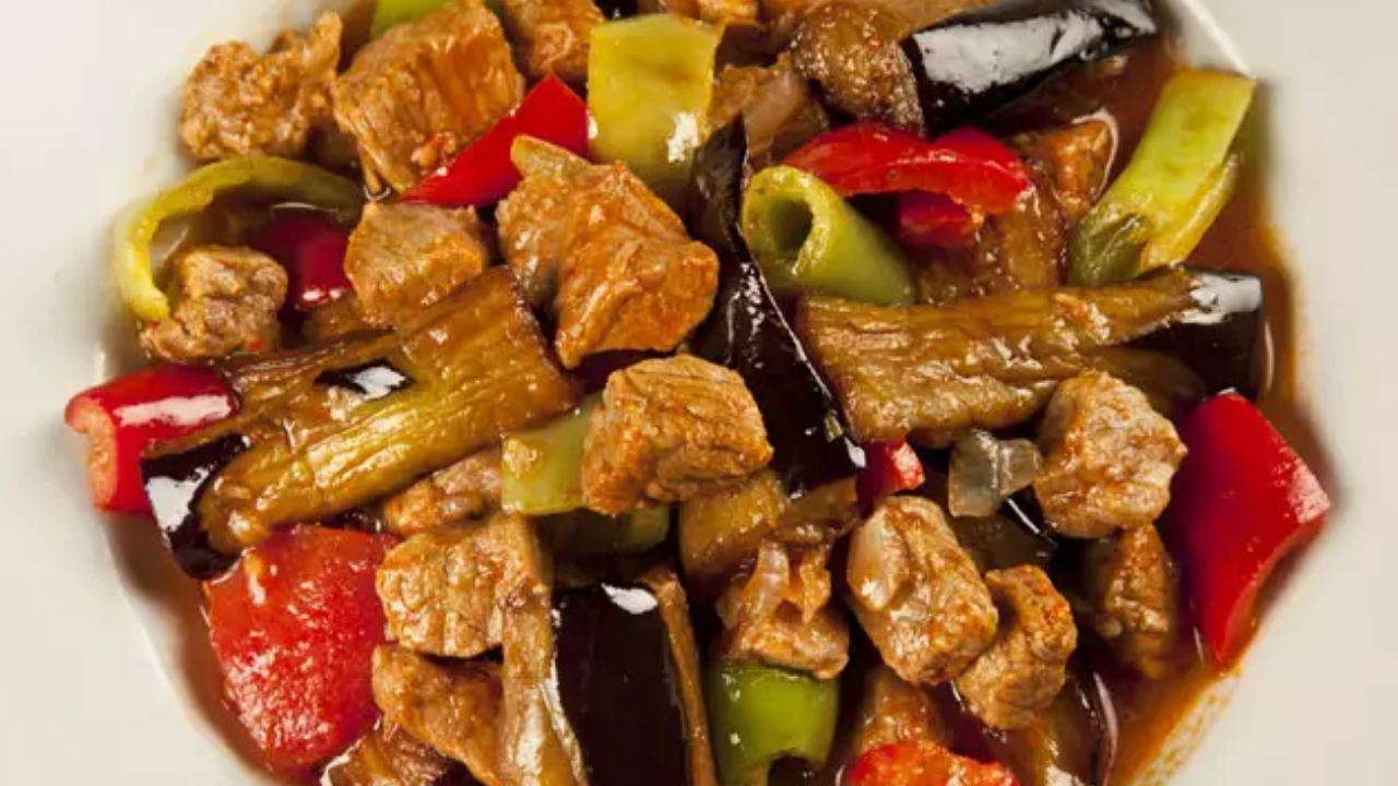 Lezzetinden Parmaklarınızı Yiyeceğiniz Etli Türlü Tarifi