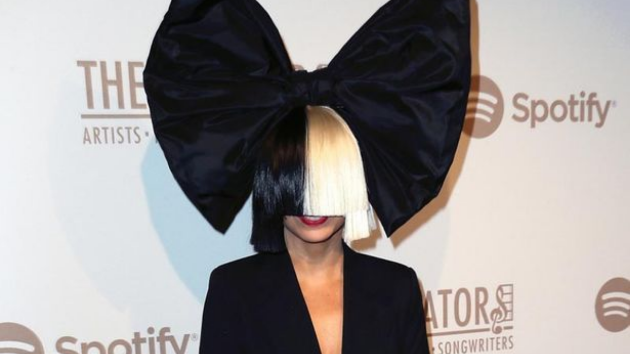 Sesi Ve Tarzıyla Kalplerde Taht Kuran Sia’nın Hayat Hikâyesi! (2)